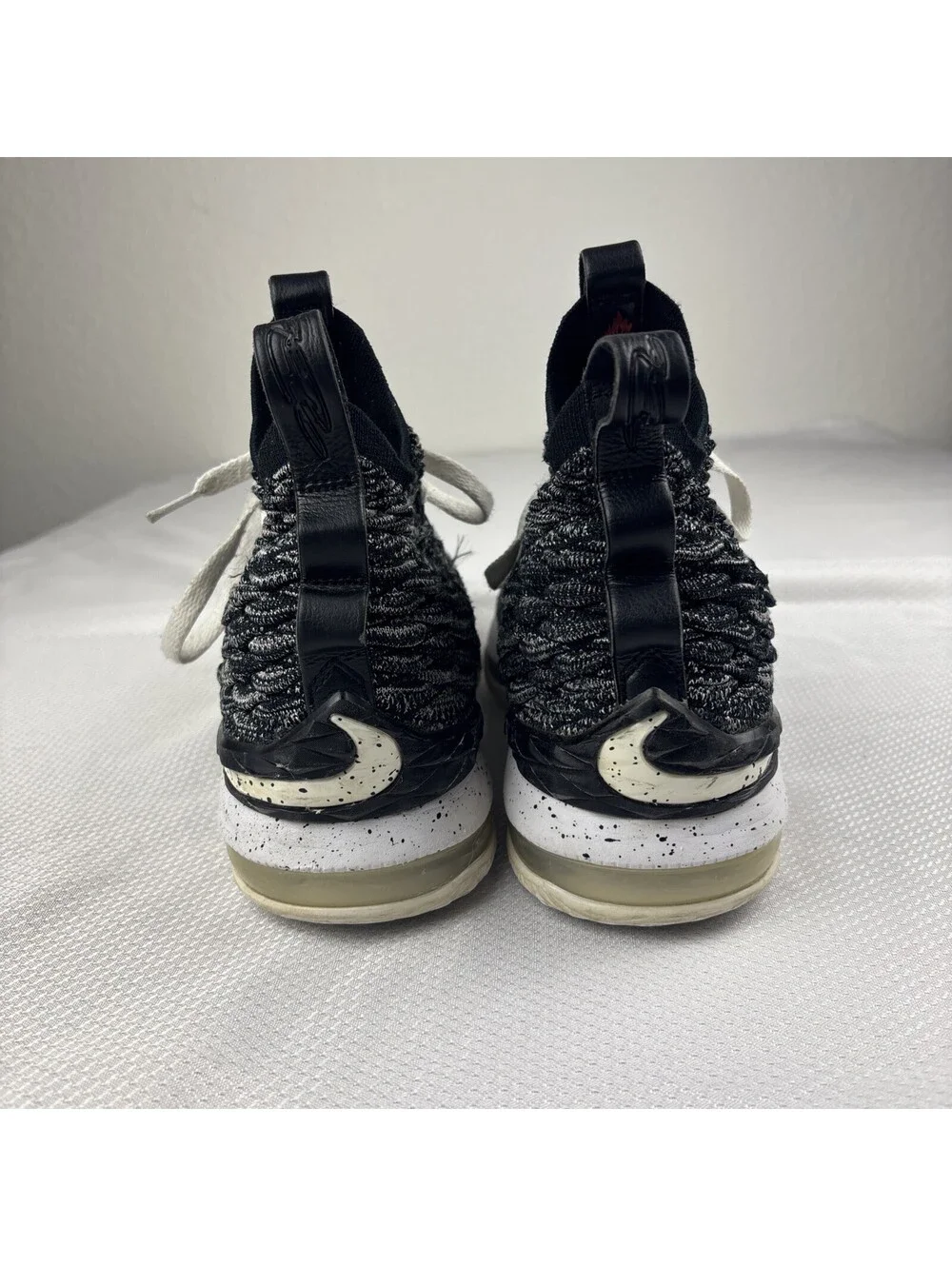Nike LeBron 15 XV Ashes Black White Oreo 922811-002 Size 6 Youth